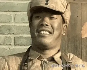 一脸得意