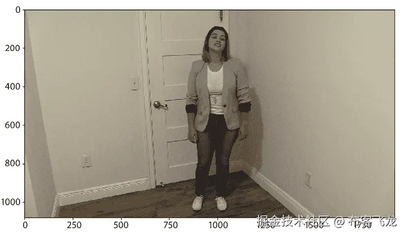 站在角落里的人  自动生成的描述