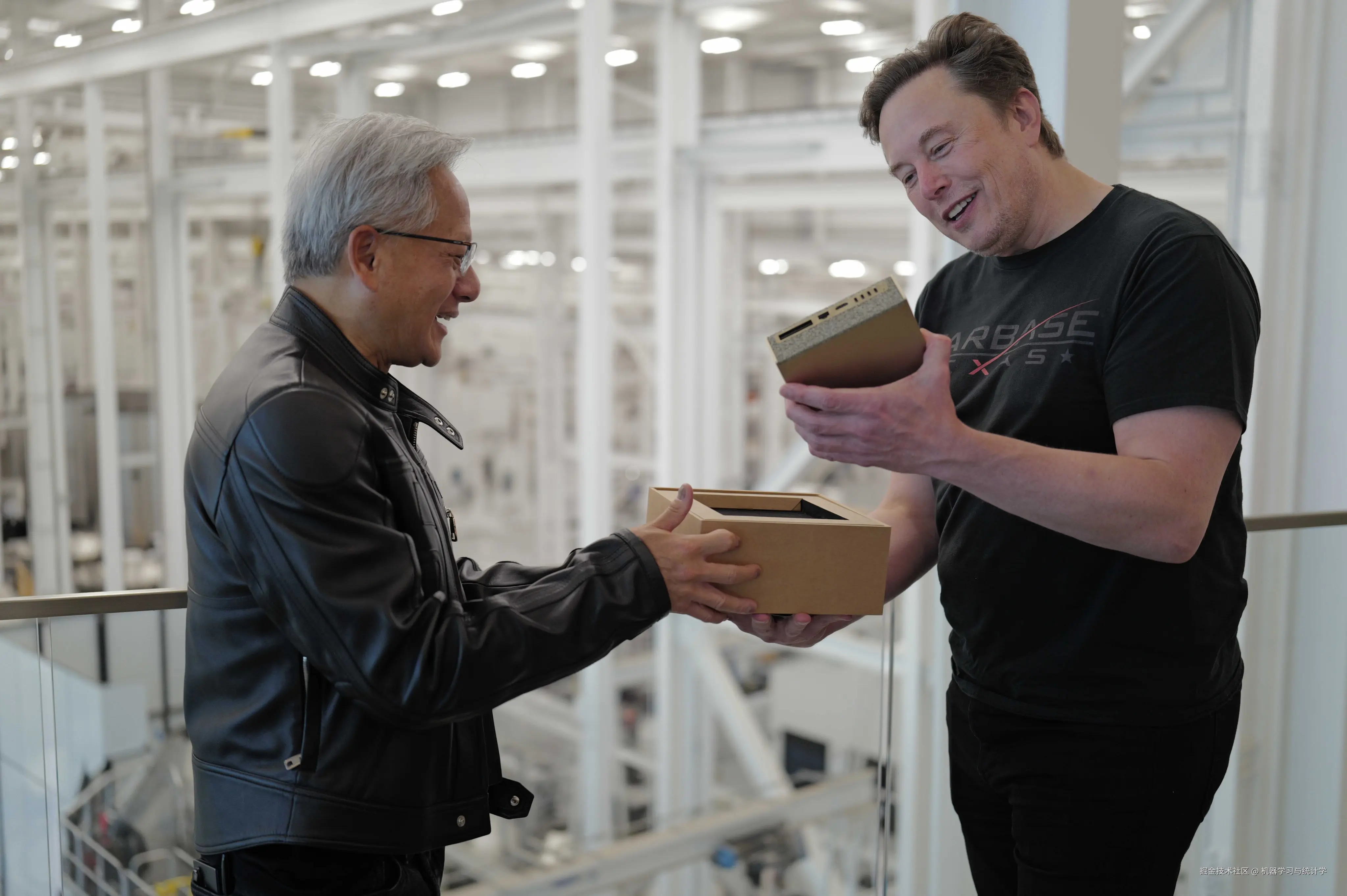 NVIDIA 首席执行官黄仁勋亲手交付全球最小 AI 超级计算机 DGX Spark