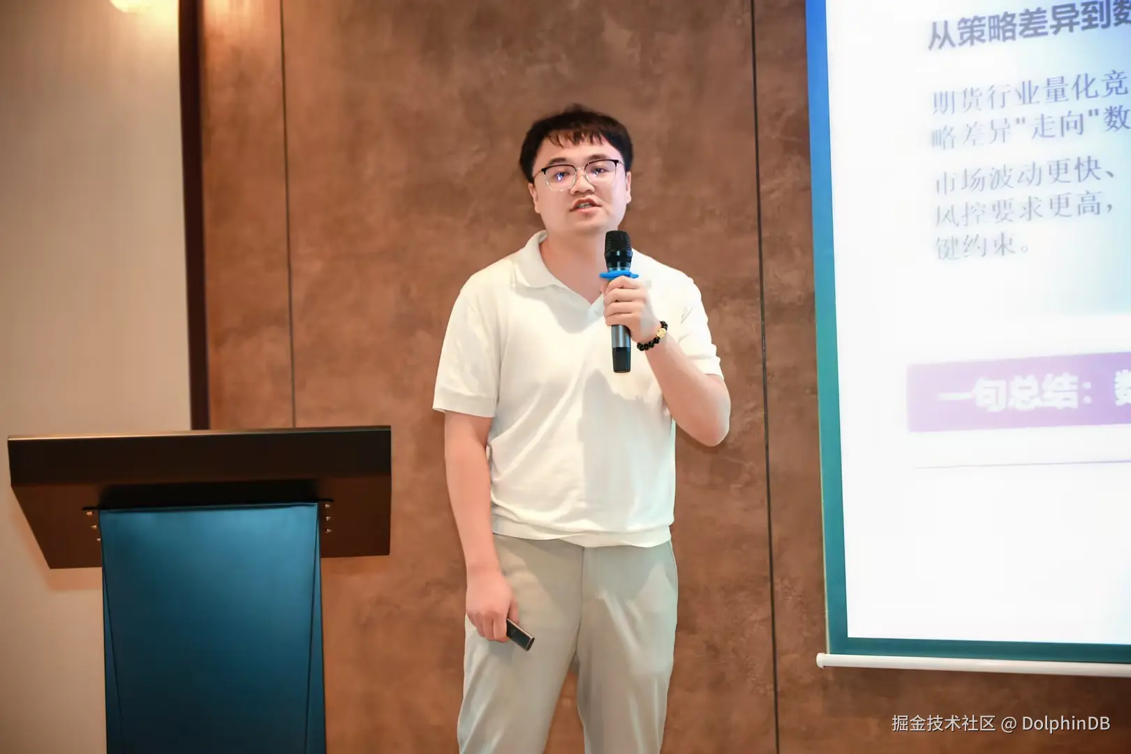 演讲现场.jpg