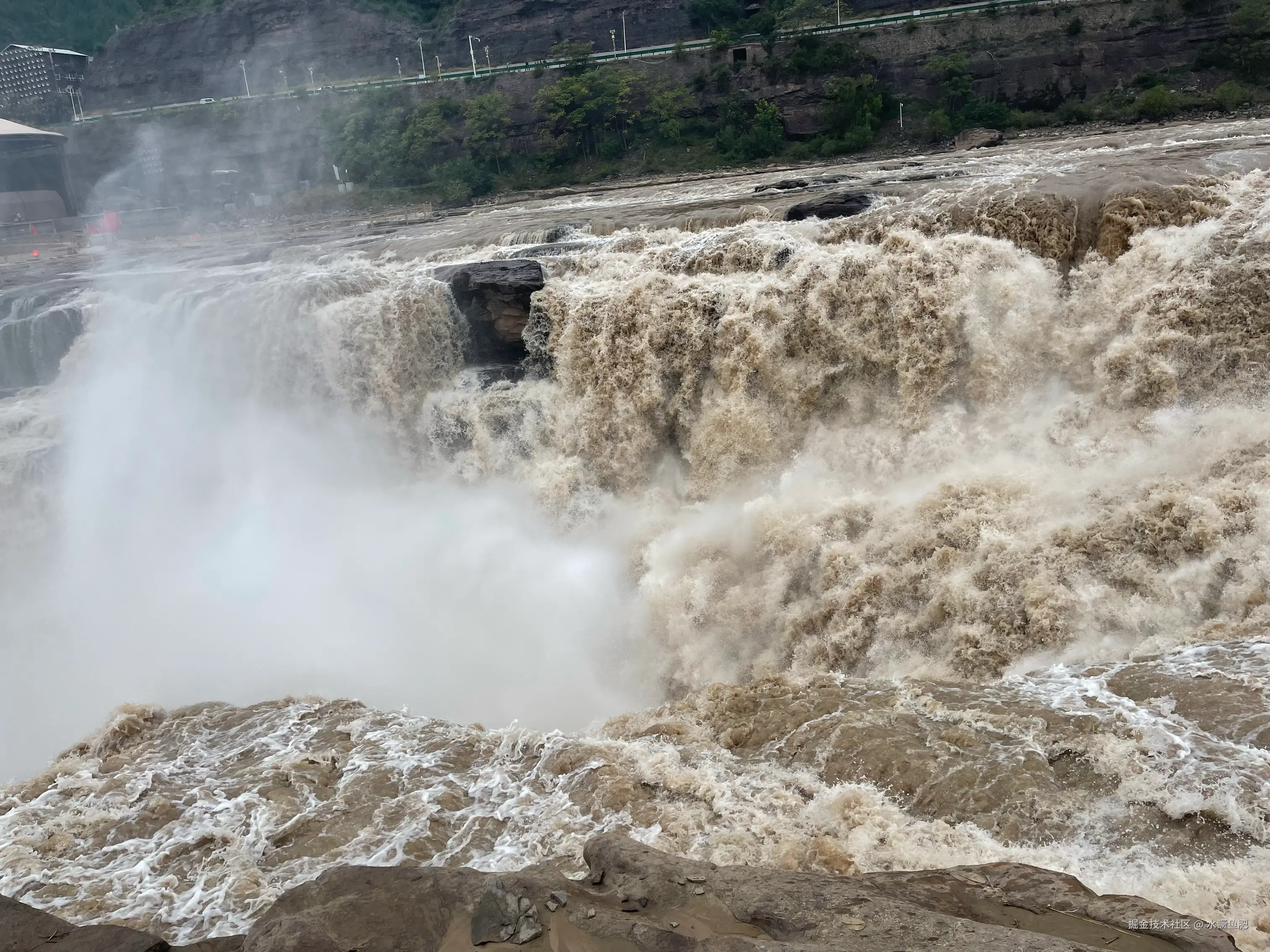 黄河壶口瀑布.png