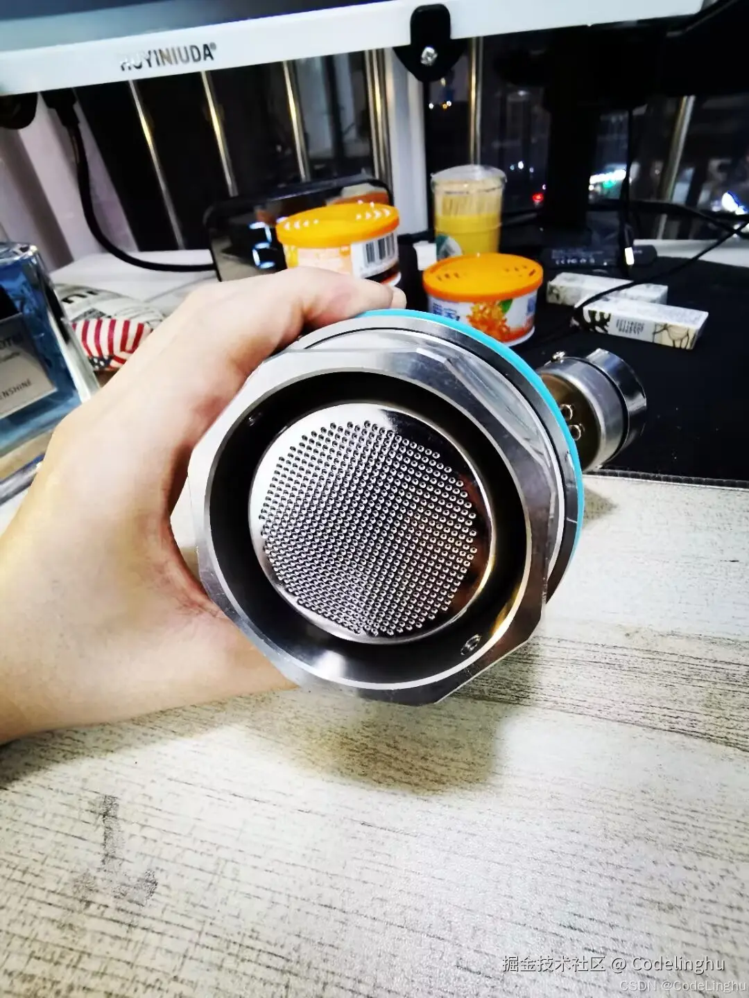 <img src="images/33.png" alt="avatar" />